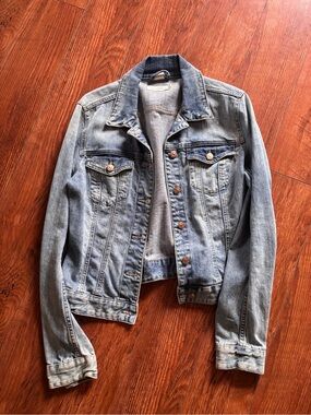 Classic Women's Light Wash Denim Jacket